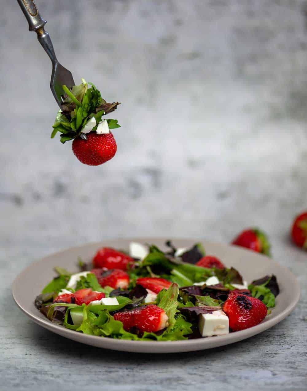 Fresh-Green-Salad-Strawberries-Recipe