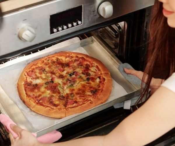 How-To-Reheat-Pizza-In-The-Oven