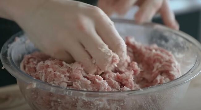 Mix the ground meat