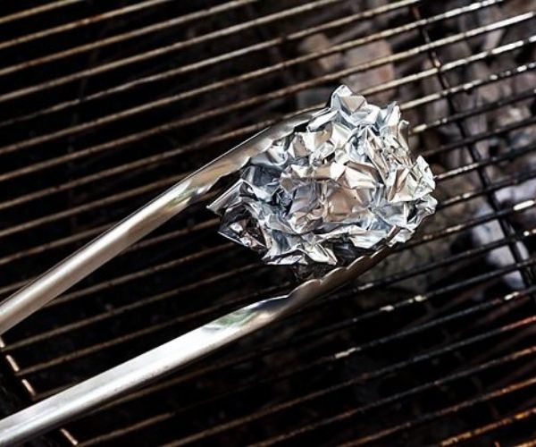 Use-Foil-on-Your-Grill-Racks-for-Easier-Cleaning
