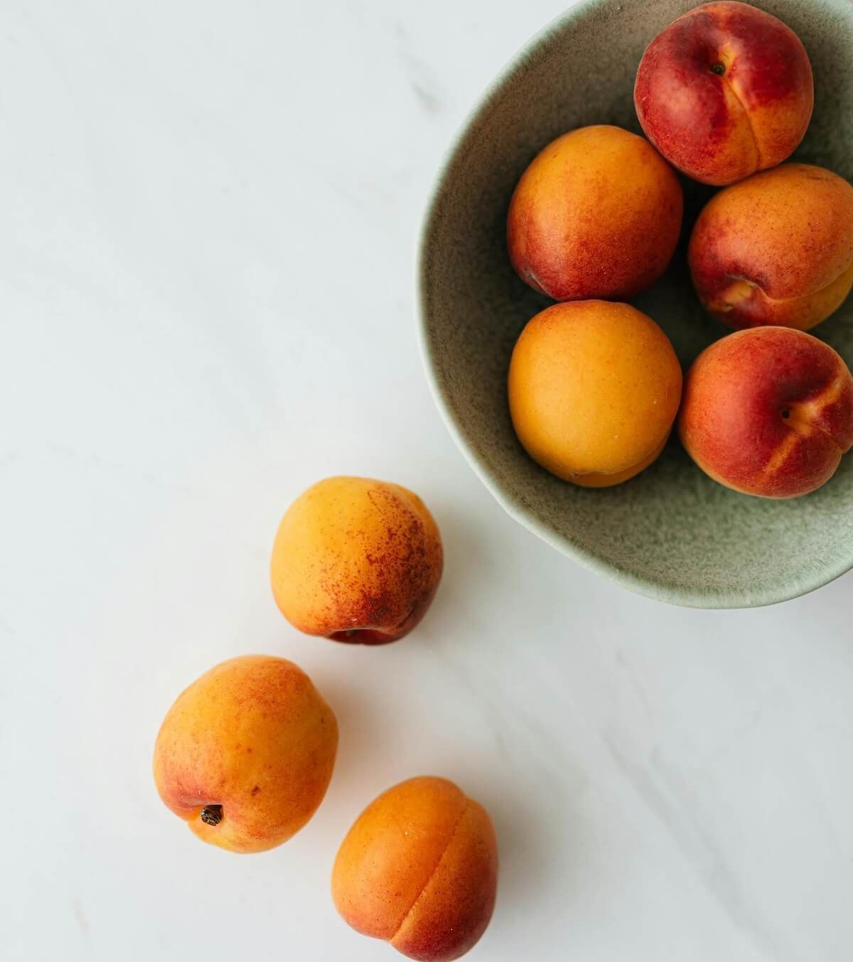 can you eat peach skin