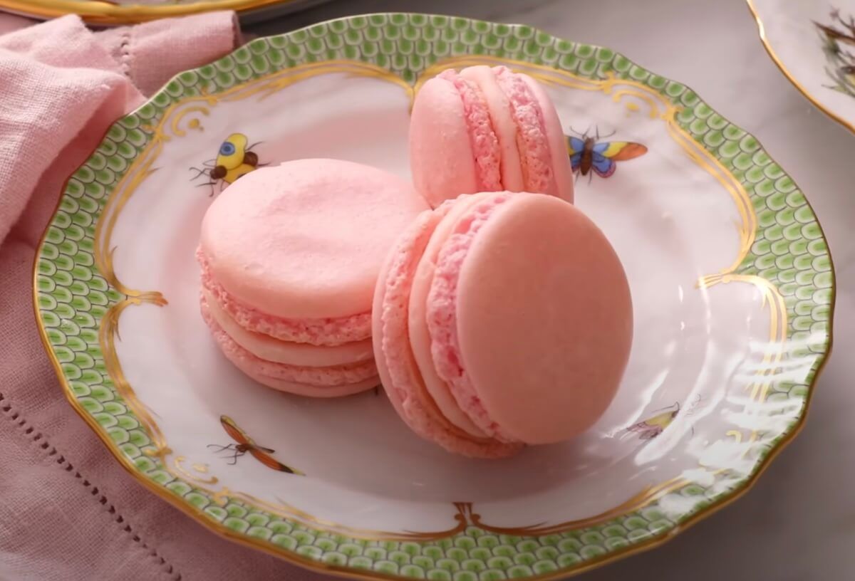 how long do macarons last