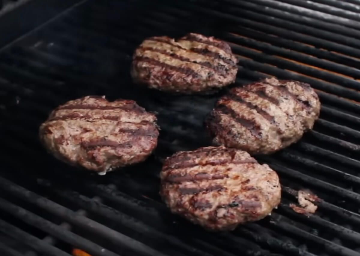 how-to-grill-burgers-on-propane-grill