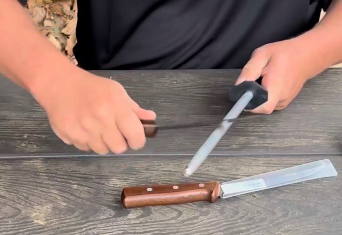 how to use a honing steel?