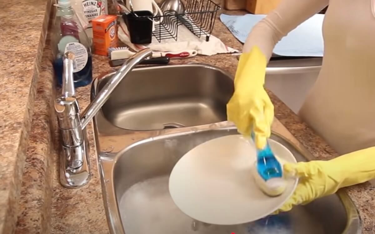 how to wash dishes in farmhouse sink?