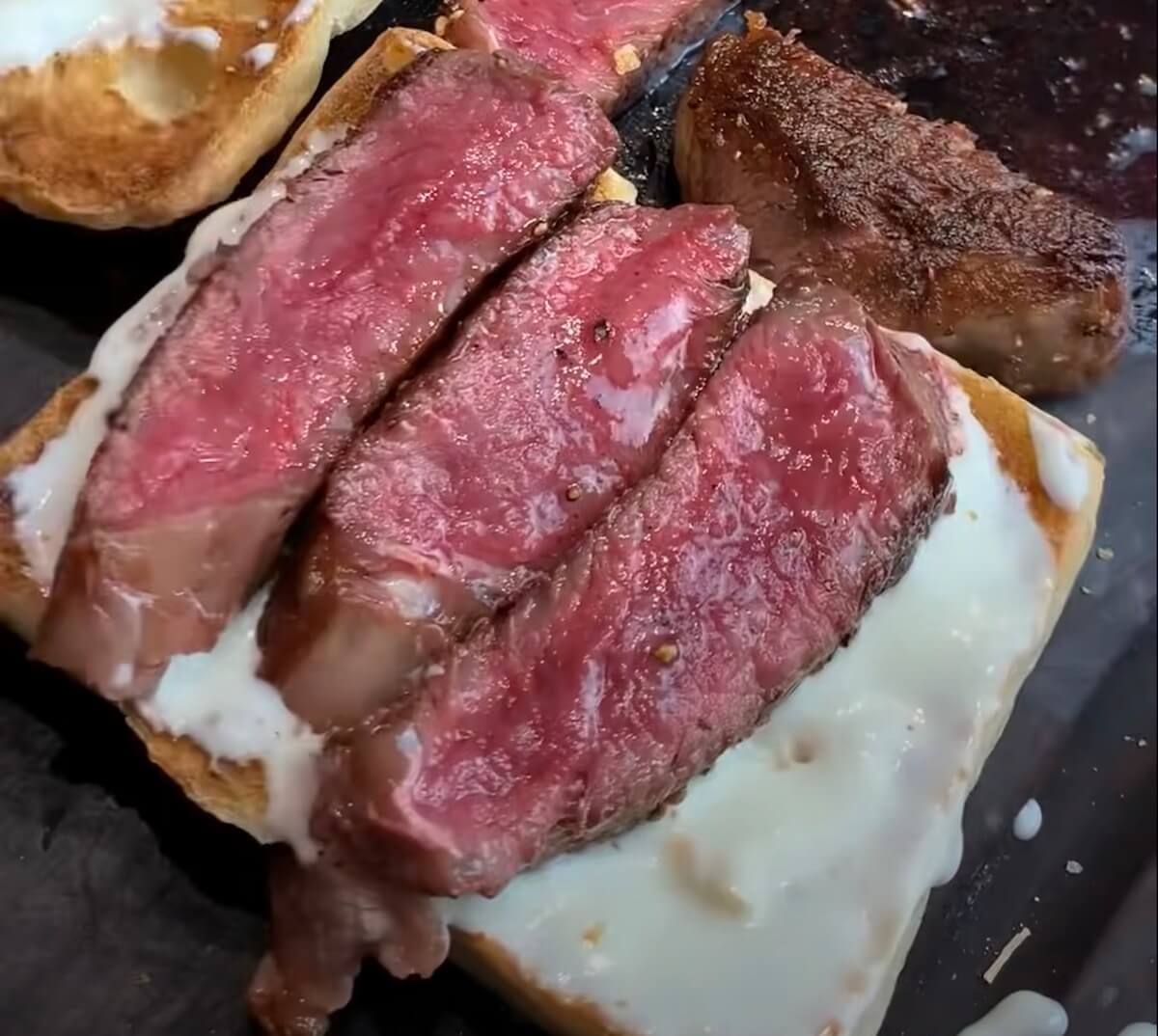 is it safe to eat blue steak?