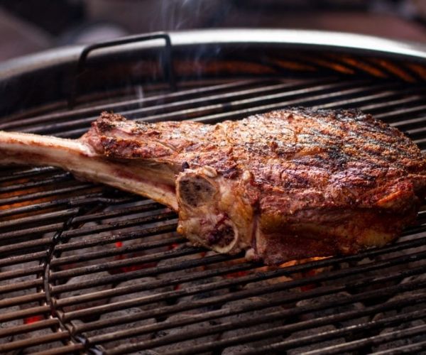 prepare-a-Tomahawk-Steak